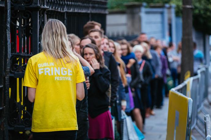 Volunteer in Dublin Fringe Festival t-shirt and crowd